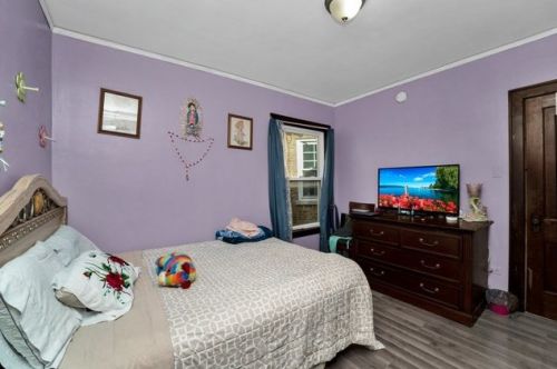 6030 California, Chicago IL 60659-3915 exterior