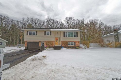 340 Masullo Pkwy, Schenectady, NY 12306-1801