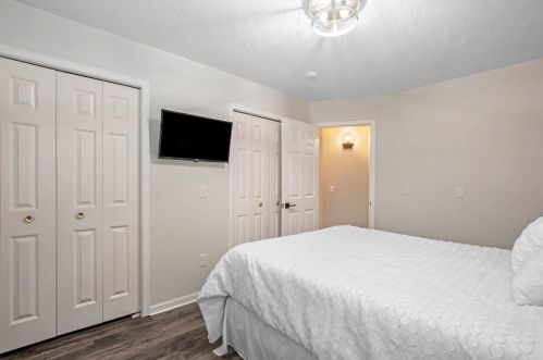 340 Riverwood Dr, Middlevle MI  49333-9092 exterior