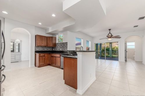 1131 Haleyberry Ave, Fort Pierce FL 34953-6832 exterior