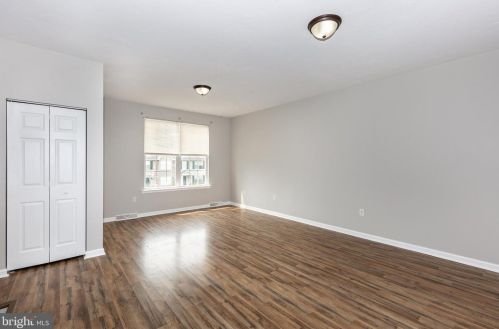 12 Sara Ln, Hanover, PA 17331-8670