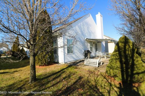 11 Arcadia Dr, Lakehurst NJ 08759-6161 exterior