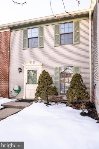 12 Drewes Ct, Trenton, NJ 08648-2633