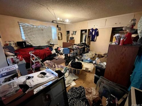 9045 Algeroma St, Bellflower, CA 90706-4201