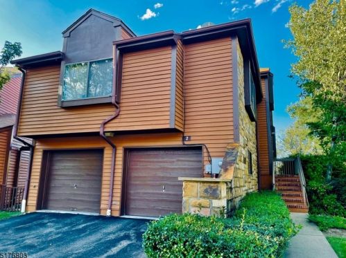 2 Powderhorn Dr, Rockaway, NJ 07866-4817