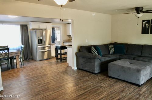 7365 Eastview Dr, Tucson AZ 85710-5519 exterior