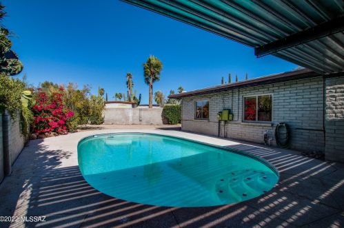 2242 Deer Trail Cir, Tucson, AZ 85710-8034