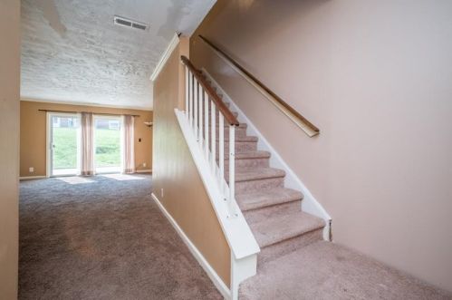 304 College Park Dr, Moon Twp PA 15108-2314 exterior