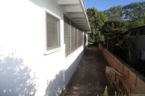 435 Kaumakani St, Honolulu HI 96825-2208 exterior