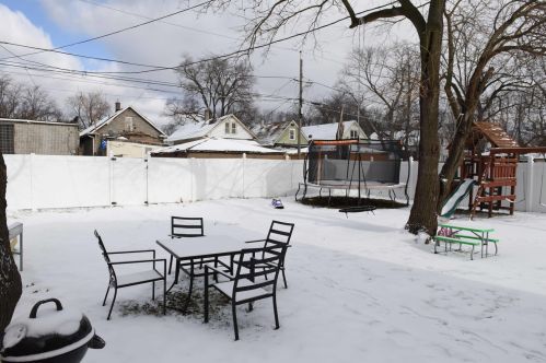 304 107th St, Chicago IL 60655-1709 exterior