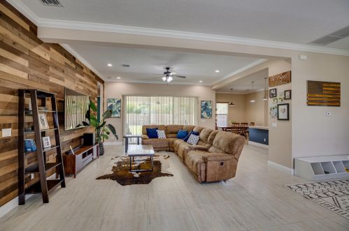 650 Mccullough Ave, Fort Pierce FL 34953-3918 exterior