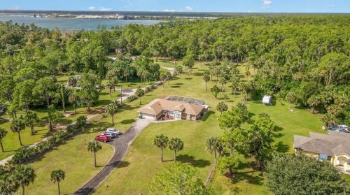 841 2 St, Naples FL 34117-9326 exterior