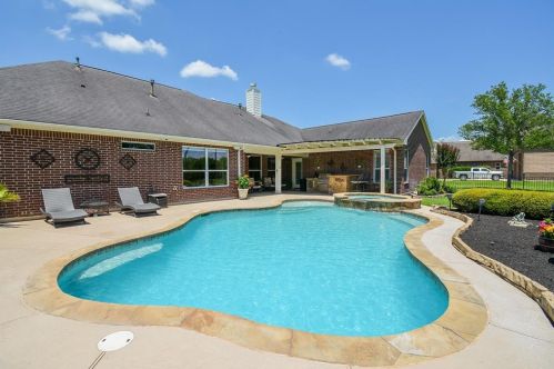 32727 Westminster Dr, Fulshear TX 77441-4097 exterior