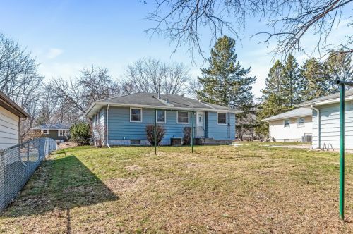 261 Gresham Ave, Saint Paul MN 55128-3916 exterior