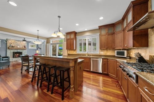 853 Linden Ave, Elmhurst IL 60126-5312 exterior