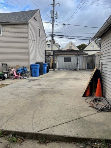 2627 Keeler Ave, Chicago IL 60652-3125 exterior