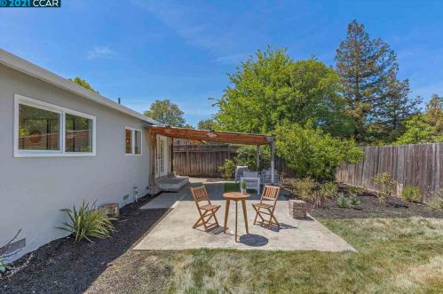 1325 Linden Dr, Concord CA  94520-4017 exterior