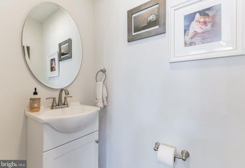 300 Collings Ave, Camden NJ 08107-1738 exterior