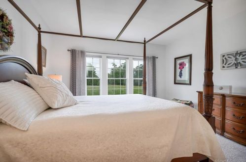 185 Country Club Dr, Seymour CT 06478-1197 exterior