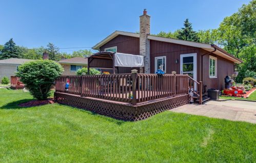 655 Fay Ave, Elmhurst IL 60126-2149 exterior