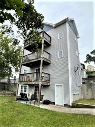 8 Harlem St, Worcester MA 01610-2106 exterior