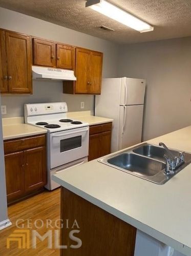 5626 Strathmoor Manor Cir, Lithonia GA  30058-2633 exterior