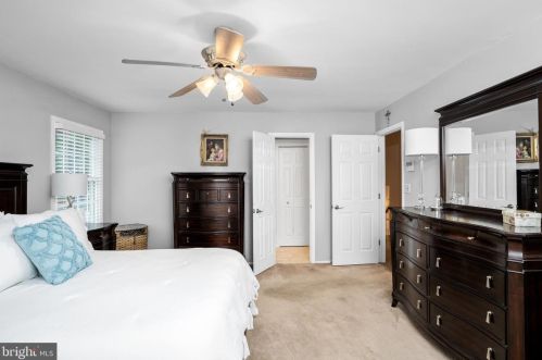 50 Crestwood Dr, Trenton NJ 08690-1938 exterior