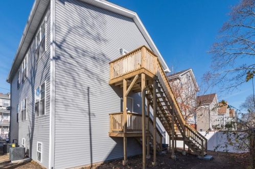 84 Glenham St, Providence RI 02907-1247 exterior