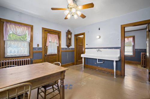 2133 28, Milwaukee WI 53215-2423 exterior