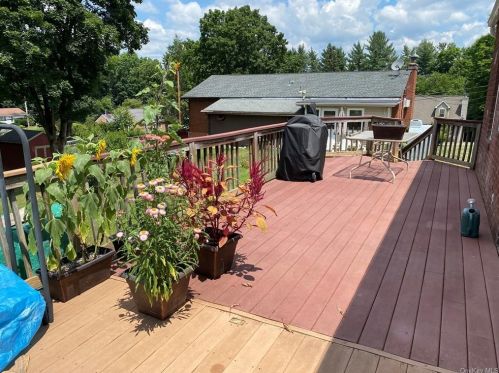 17 Pleasant Vw Rd, Poughkeepsie NY exterior