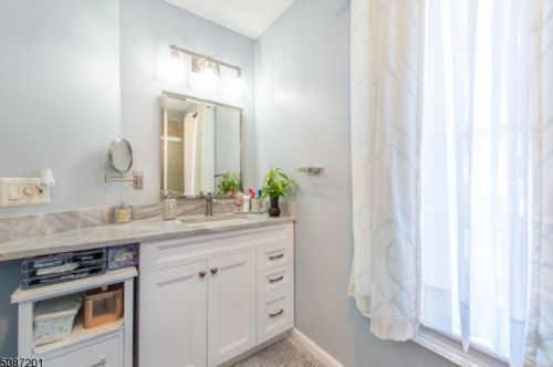 27 Grosbeak Dr, Hackettstown NJ  07840-3333 exterior