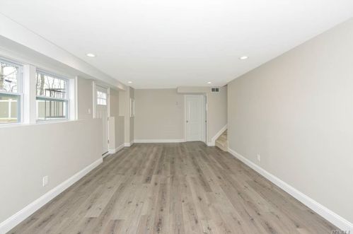 37 Astor Ct, Commack NY 11725-3723 exterior