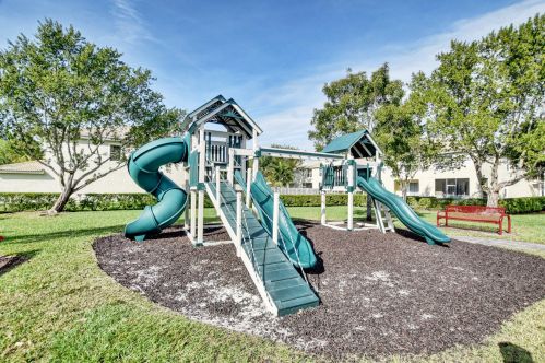 9212 Cove Point Cir, Boynton Beach FL 33472-2766 exterior