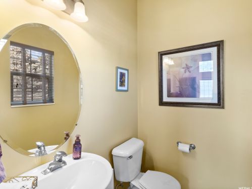 9450 Meckailee Cv, Sandy UT 84070 exterior