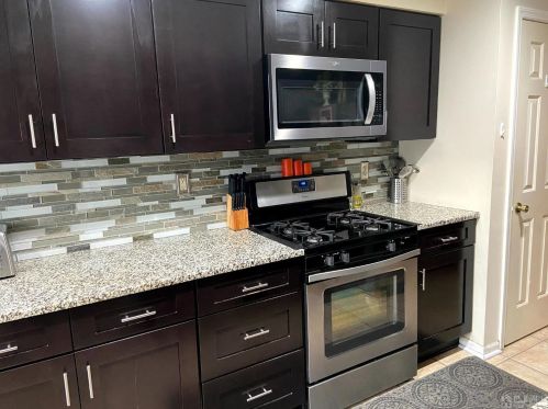 1 Hawthorn Dr, Edison NJ  08820-1450 exterior