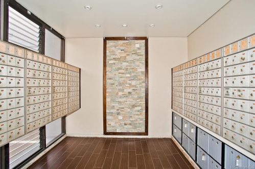 3045 Ala Napuaa Pl, Honolulu HI  96818-2792 exterior