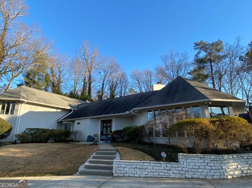 30 Chevaux Ct, Atlanta GA  30342-1944 exterior