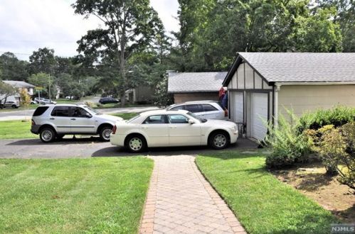 11 Blanche Ave, Demarest NJ  07627-2103 exterior