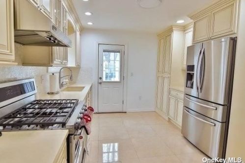 72 Shinbone Ln, Commack NY 11725-5517 exterior