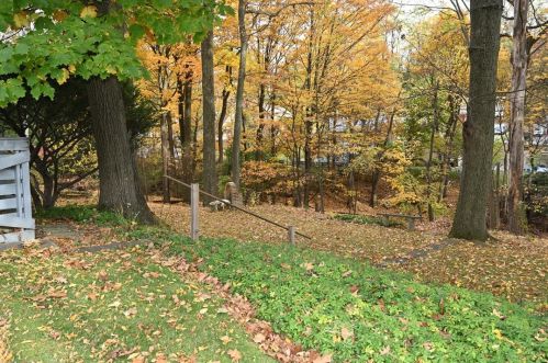 525 Penn Vista Dr, Pittsburgh PA  15235-4242 exterior