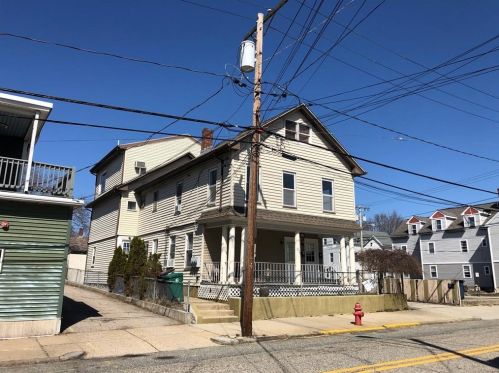 259 High St, Woonsocket, RI 02895-2913