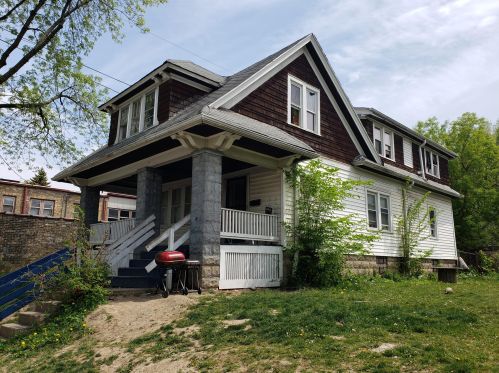 1367 Clarke St, Milwaukee, WI 53206-2522