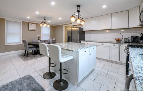 252 Main St, Meriden CT 06451-3859 exterior