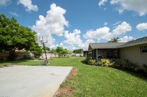 2863 44 St, Naples FL 34116-8204 exterior