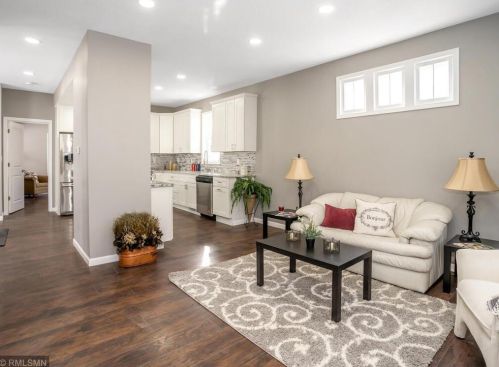 896 6 St, Saint Paul MN 55106-4503 exterior