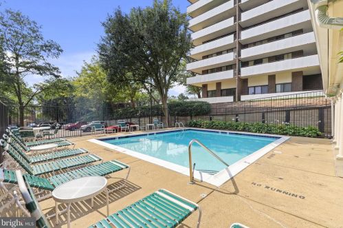 244 Reynolds St, Alexandria VA 22304-4463 exterior