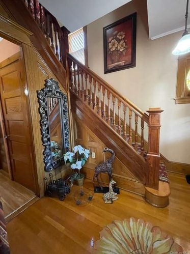 37 Grand Ave, Poughkeepsie NY 12603-4403 exterior