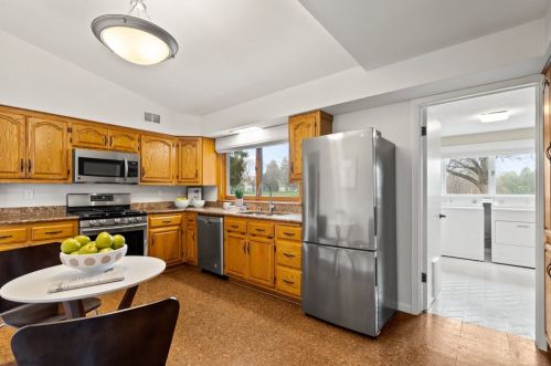 6750 Yates Rd, Milwaukee WI 53217-3943 exterior