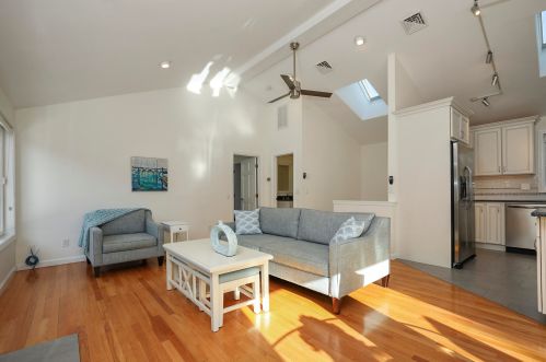 375 Hatch Rd, Eastham MA 02642-1847 exterior