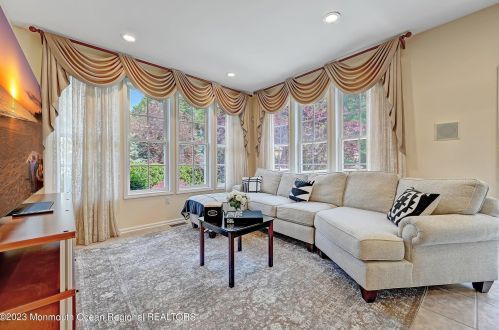 17 Monticello Ct, Morganville NJ 07751-4162 exterior